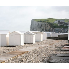 Lampe plage des demoiselles Cabines et falaise